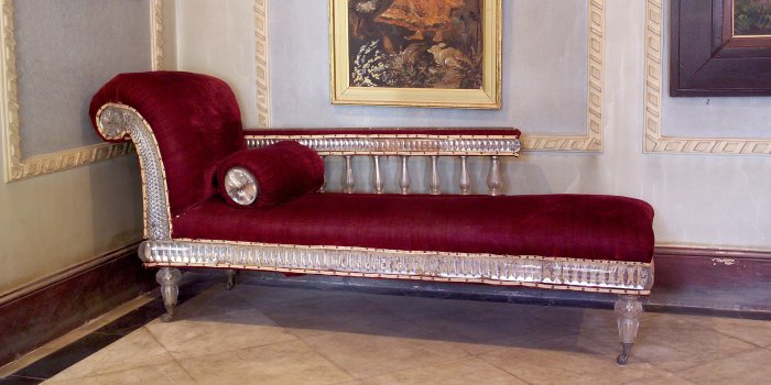 Fig. 3: Glass chaise longue. Coalbourne Hill Glass Works, about 1880-1886. Jai Vilas Palace, Gwalior.
