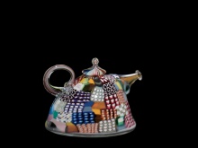 Crazy Quilt Teapot #38. United States, Berkeley, California, University of California, 1980. Fused and blown murine. H: 10.5 cm, W: 15.2 cm, D: 13.5 cm (2007.4.173, gift of the Ben W. Heineman Sr. Family).