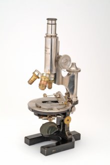 Compound microscope, Carl Zeiss, Jena c. 1890 – 1910. Museum Boerhaave, Leiden, the Netherlands.
