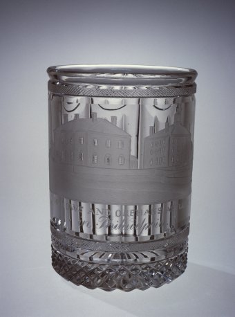 Fig. 1: Tumbler, H. 11.1 cm. The Corning Museum of Glass (No. 55.4.59)
