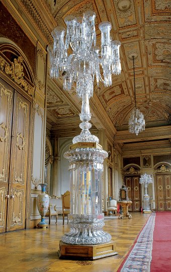Fig. 1: Candelabrum probably made by Baccarat, 1860-1875. Dolmabahçe Palace, Istanbul, Turkey.