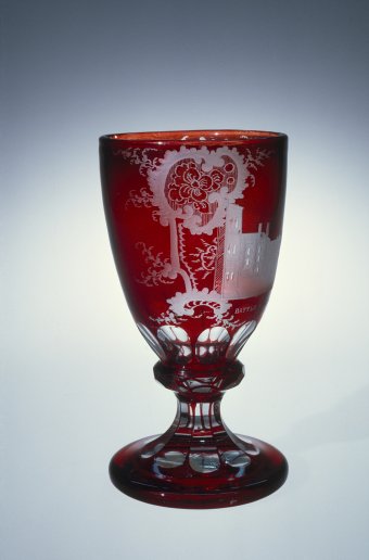 Fig.4: Goblet (view b), H. 14.6 cm. The Corning Museum of Glass (No. 73.4.121)